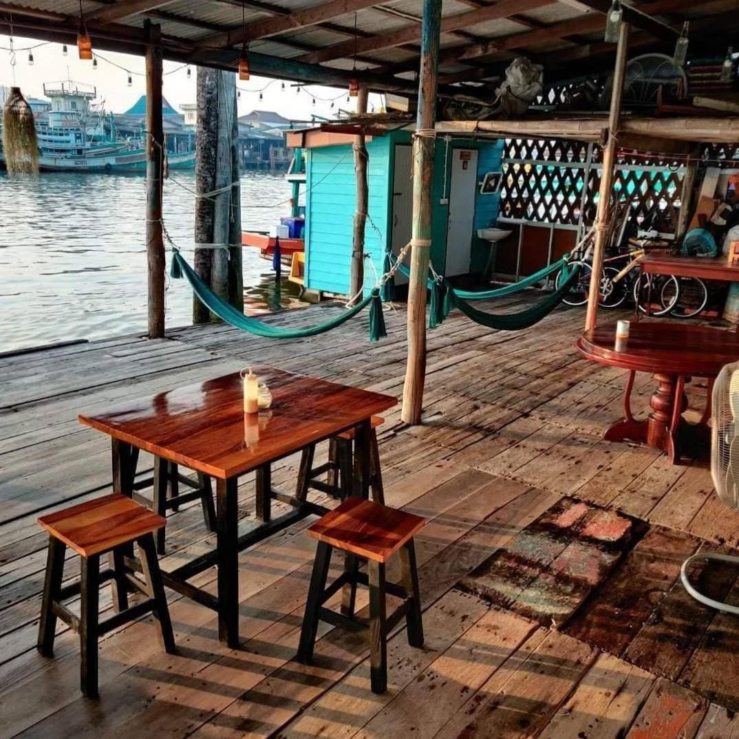 Rub Lom Chom Klong Homestay 春蓬 外观 照片